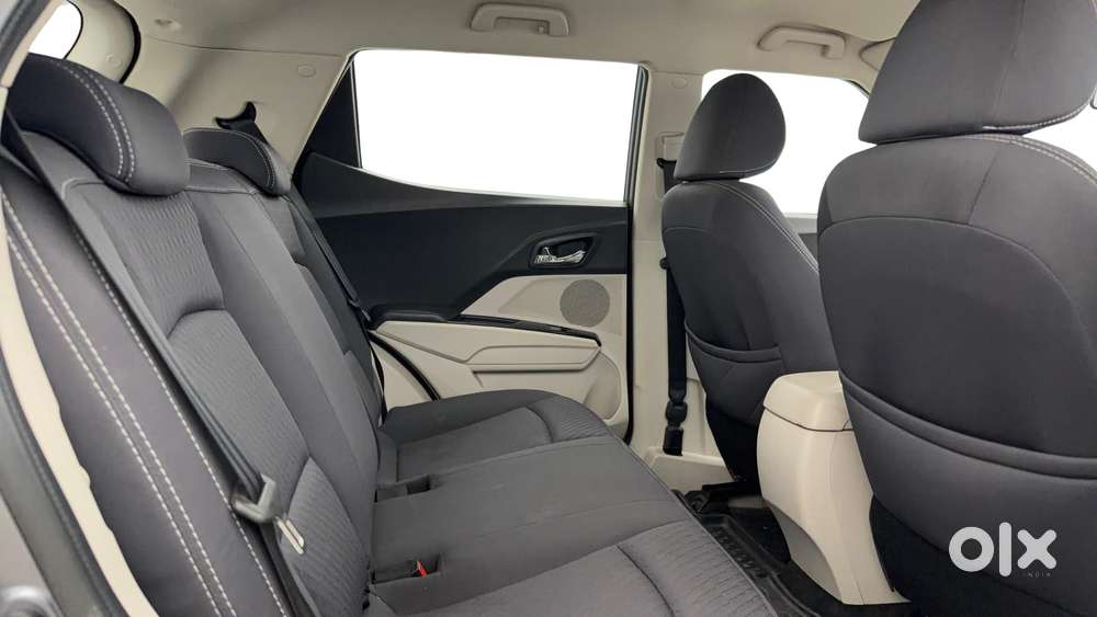 Mahindra Xuv300 W8, 2021, Petrol