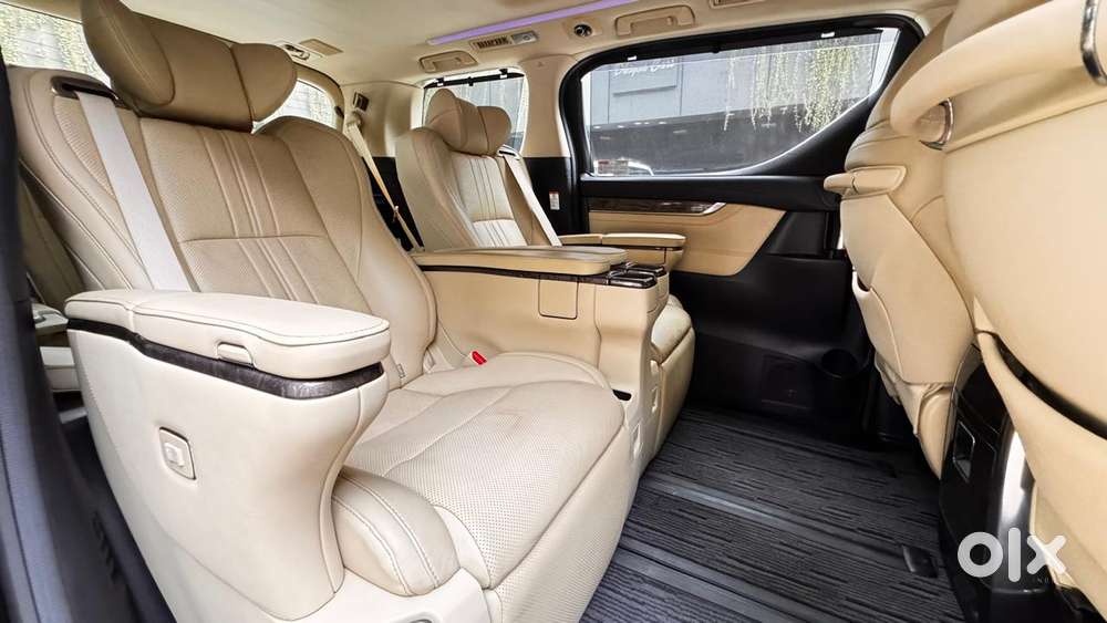 Toyota Vellfire 2.5 Executive Lounge, 2021, Petrol