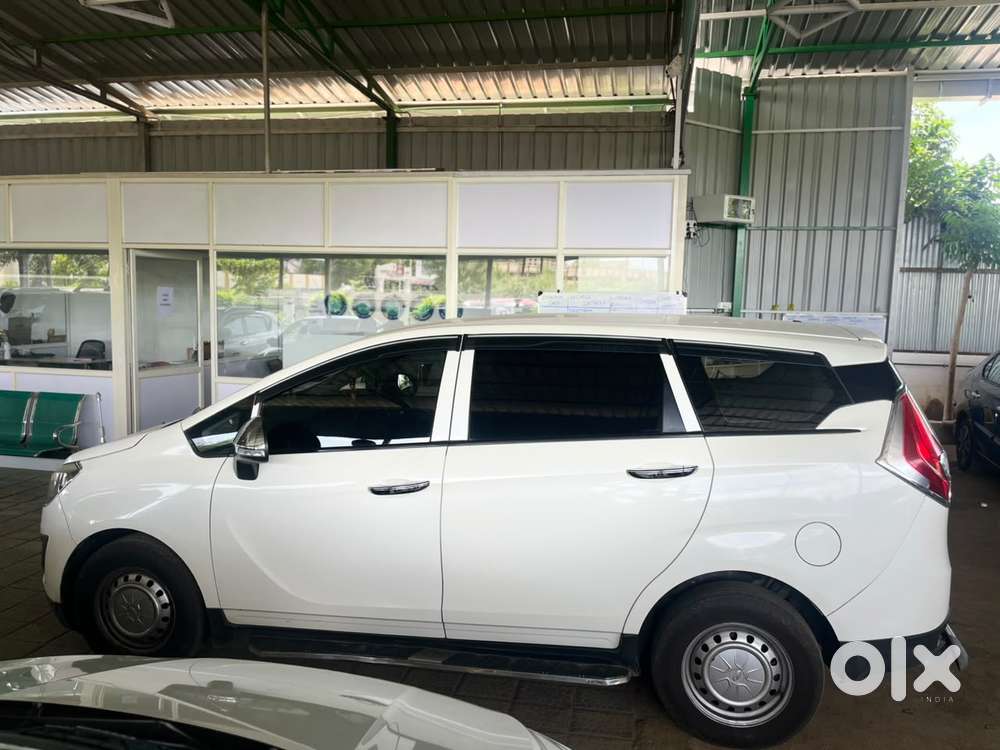 Mahindra Marazzo, 2019, Petrol