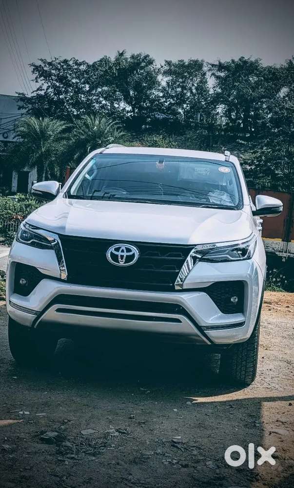 Toyota Fortuner 2025 Diesel Well Maintained