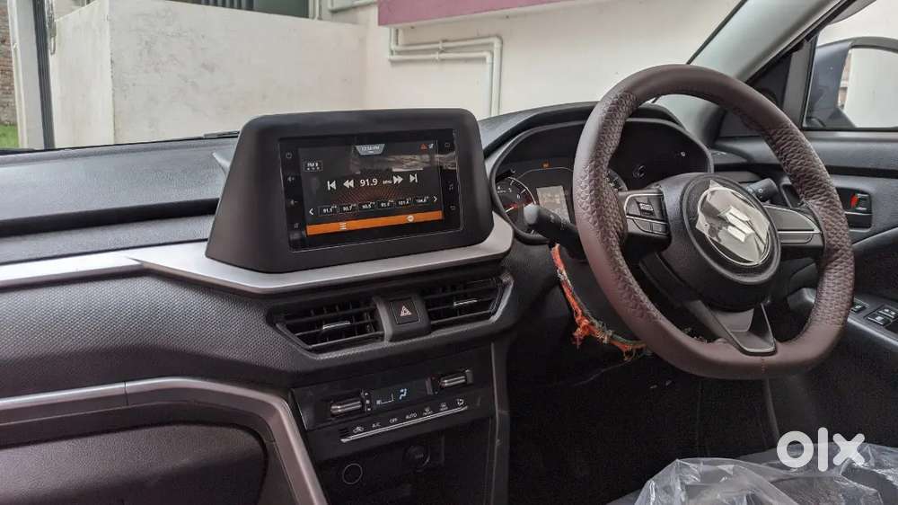 Almost New Maruti Brezza Vxi 2025 Petrol &ndash; Prime Splendid Silver