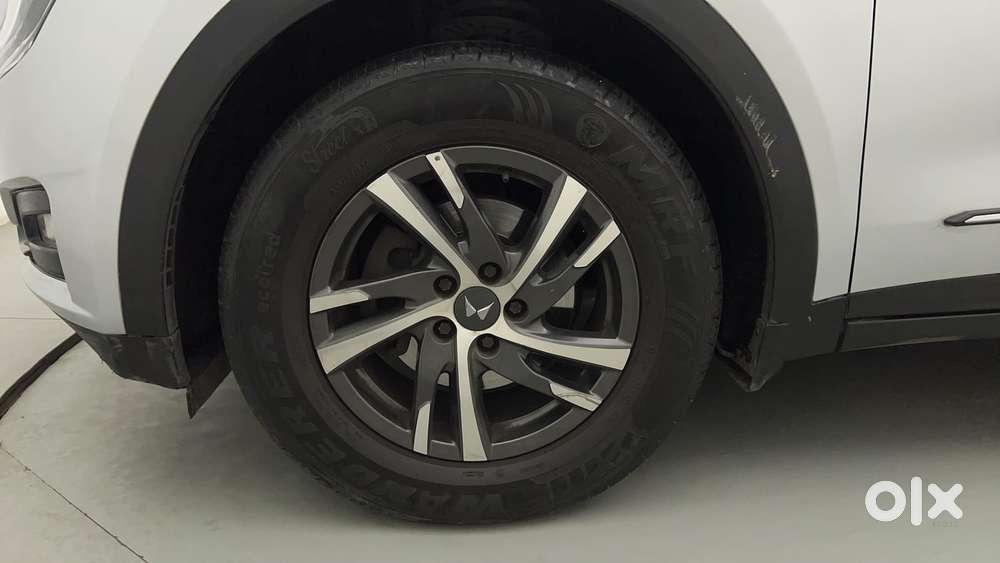 Mahindra Xuv700 2.2 Ax 5 Diesel At Str, 2022, Diesel