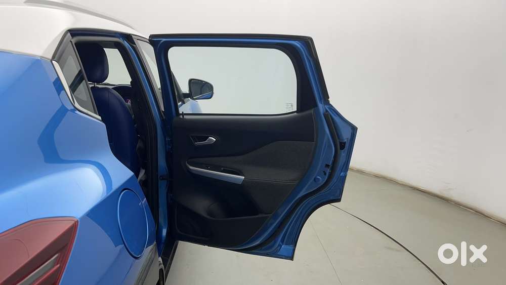 Nissan Magnite 1.0 Xv Premium Dual Tone, 2021, Petrol
