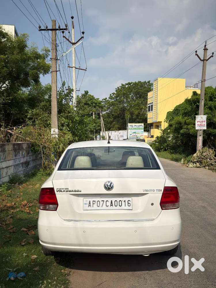 Volkswagen Vento 1.6 Highline 2014 - Well Maintained