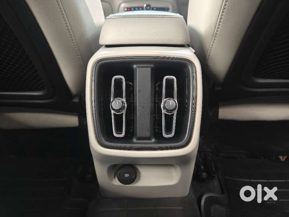 Volvo Xc40 B4 Ultimate, 2023, Petrol