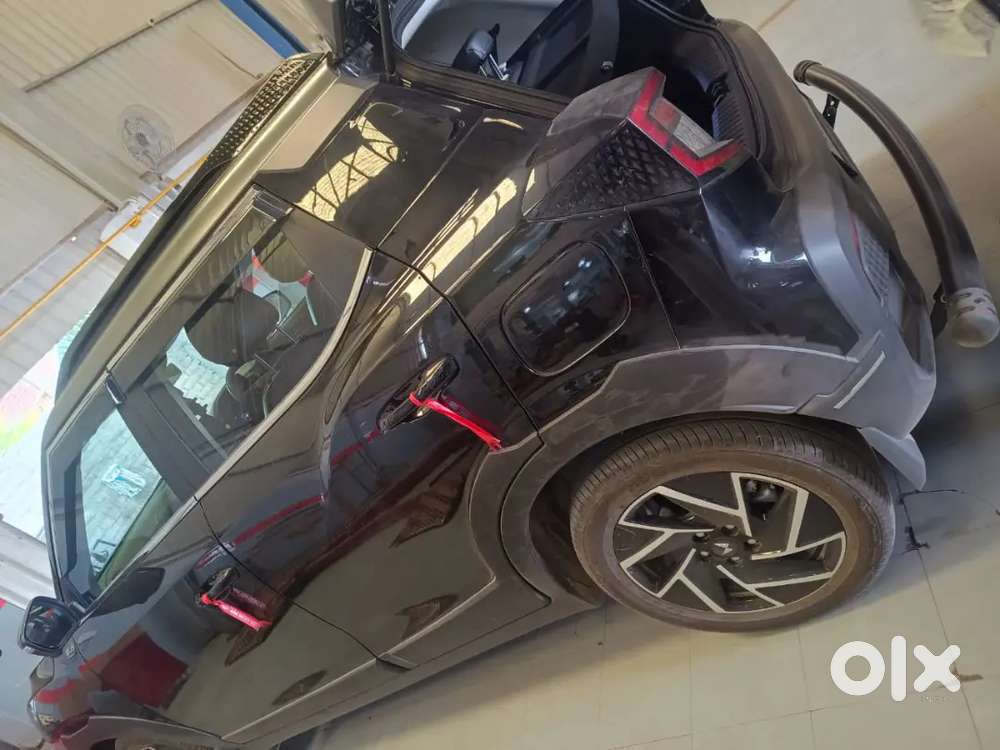 Mahindra Xuv 3xo 2025 Petrol 15000 Km Driven
