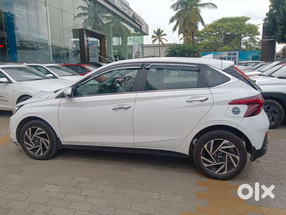 Hyundai I20 Asta (o) 1.2 Ivt Dual Tone, 2025, Petrol