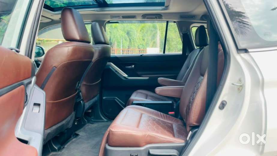 Toyota Innova Hycross 2.0 Zx Hybrid 7 Str, 2024, Petrol