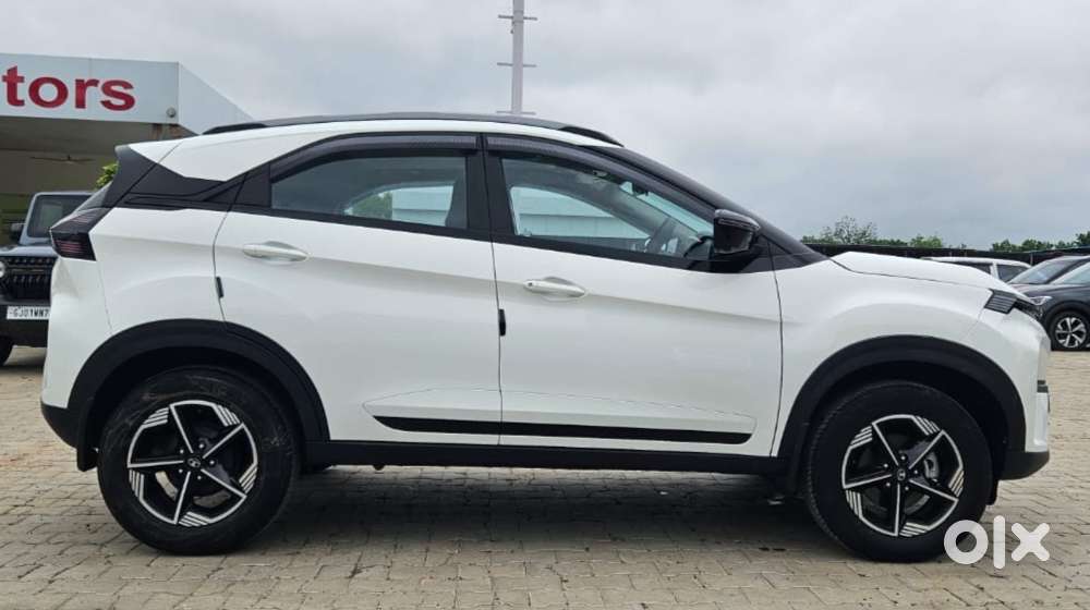 Tata Nexon Creative Plus S 1.2 Revotron Petrol 6 Mt Dt, 2025, Cng & ..