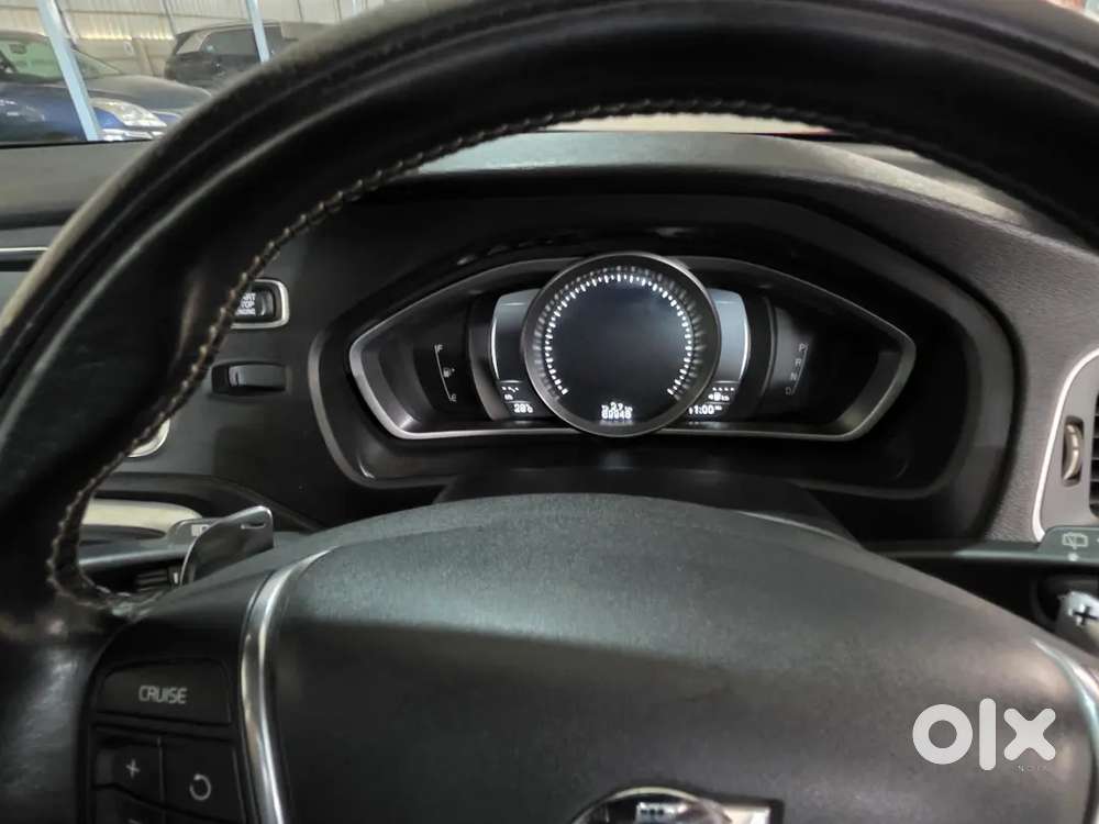 Volvo V40 2017 Diesel 97000 Km Driven. Neatly Maintained