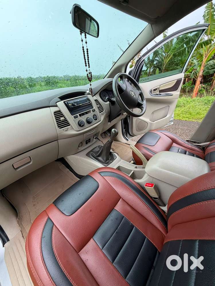 Toyota Innova  2012