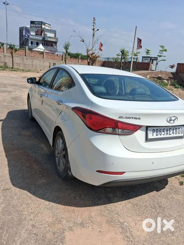Hyundai New Elantra 2015 Diesel 107000 Km Driven