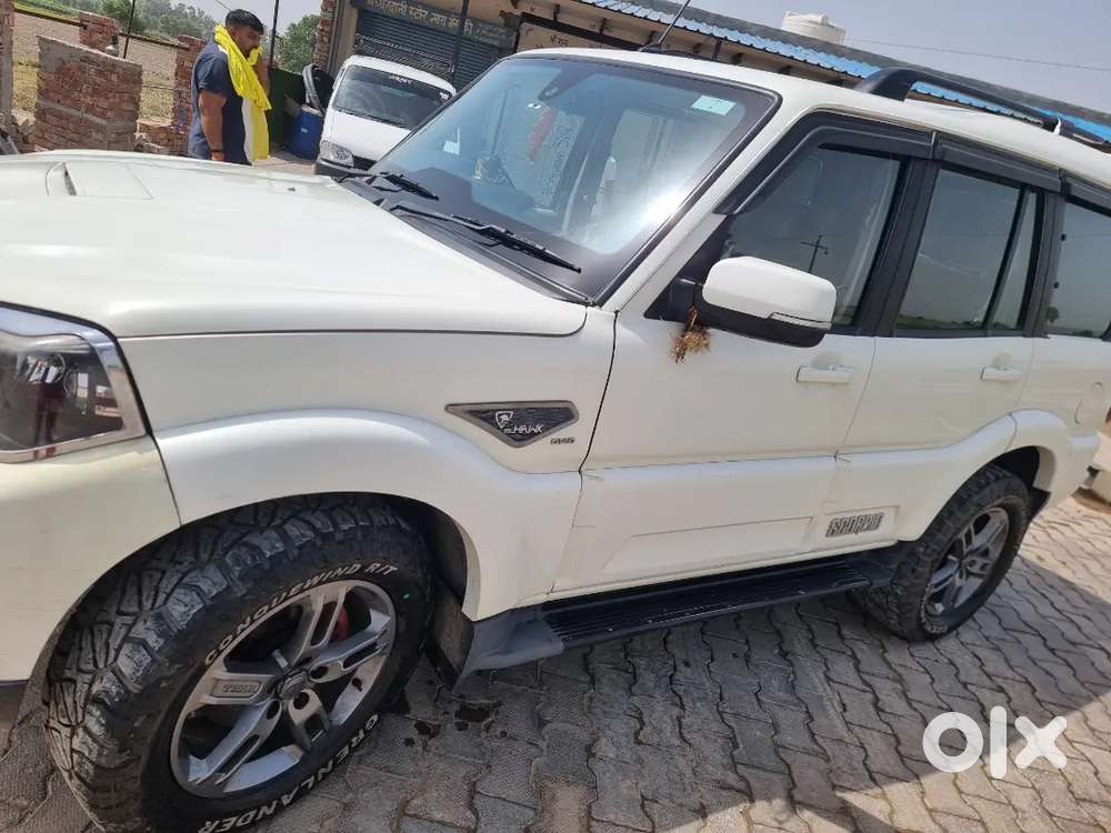 Mahindra Scorpio S11