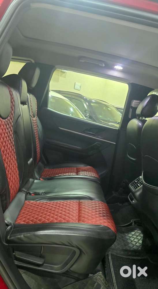 Mahindra Xuv700 2.0 Ax 5 Petrol Mt 7 Str, 2022, Petrol