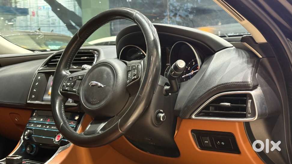 Jaguar Xe Portfolio, 2017, Petrol