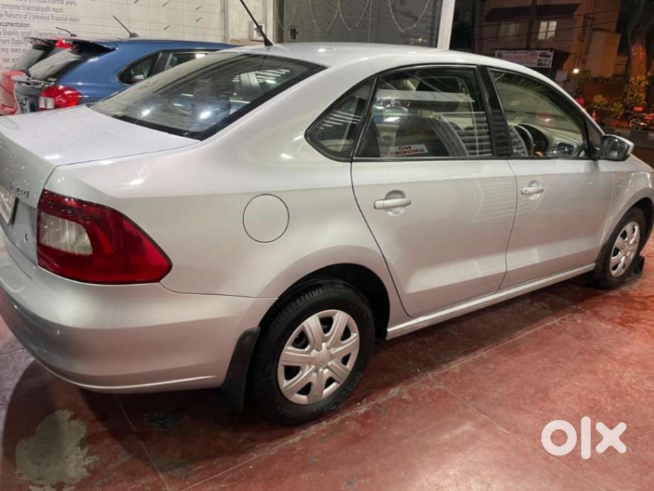 Skoda Rapid 1.6 Mpi Ambition, 2013