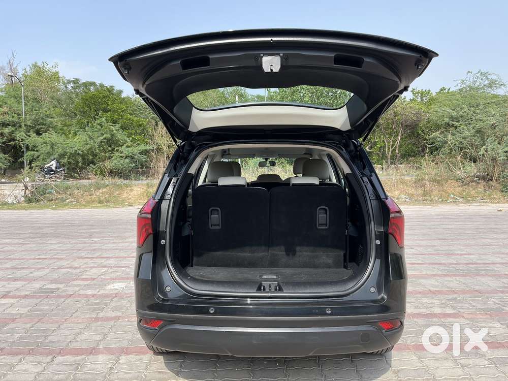 Mahindra Xuv700 Ax 5 Petrol Mt 7 Str (e), 2023, Petrol