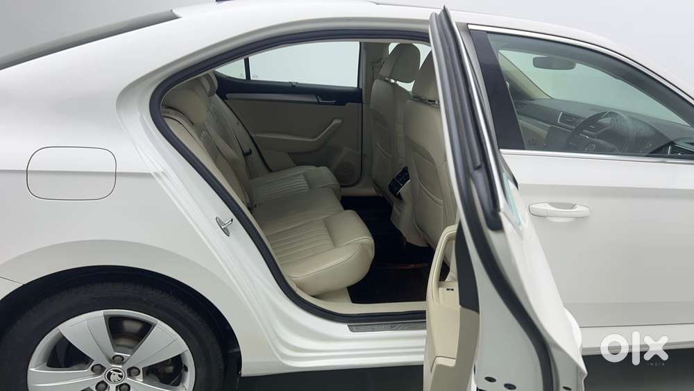 Skoda Superb [ ] 1.8 Style Tsi At, 2019, Petrol