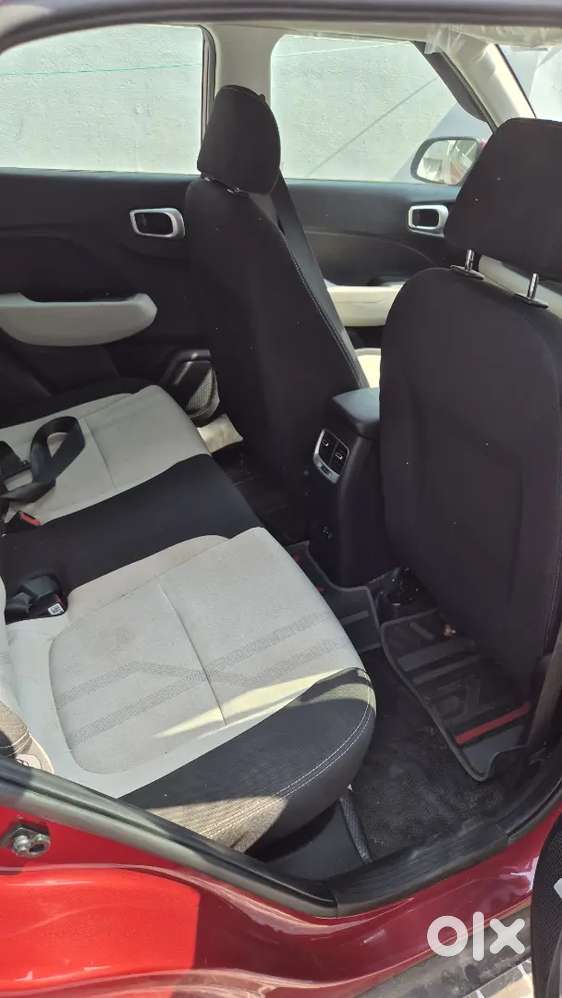 Hyundai Venue 2023 Petrol Well Maintained