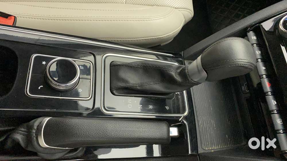 Mahindra Xuv700 2.0 Ax 7 Petrol At Str, 2022, Petrol