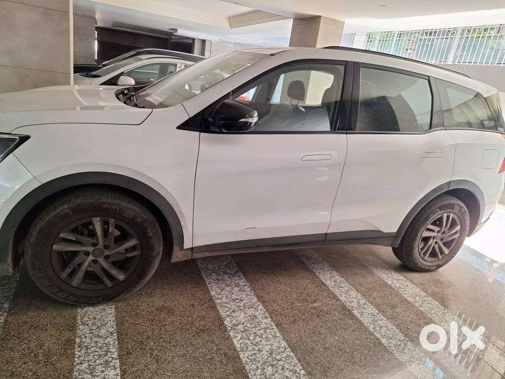 Mahindra Xuv700 2.0 Ax 5 Petrol At Str, 2021, Petrol