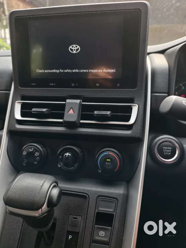 Toyota Innova Hycross 2024 Petrol Well Maintained