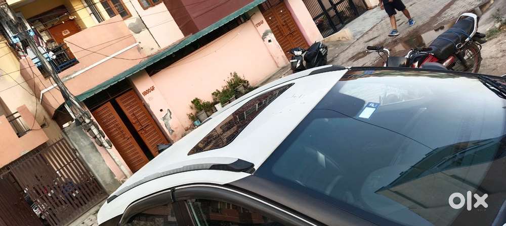 Tata Nexon Petrol 2022 Sunroof Variant 22000 Driven 1st Owner