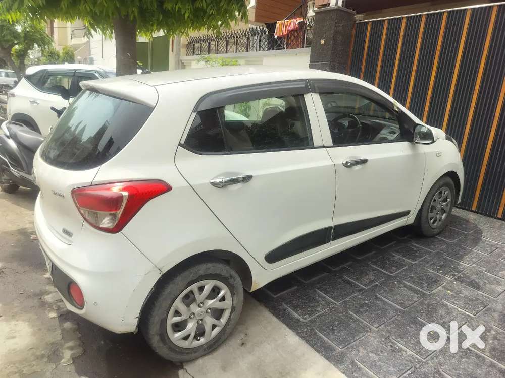 Hyundai Grand I10 2017 Diesel 100000 Km Driven