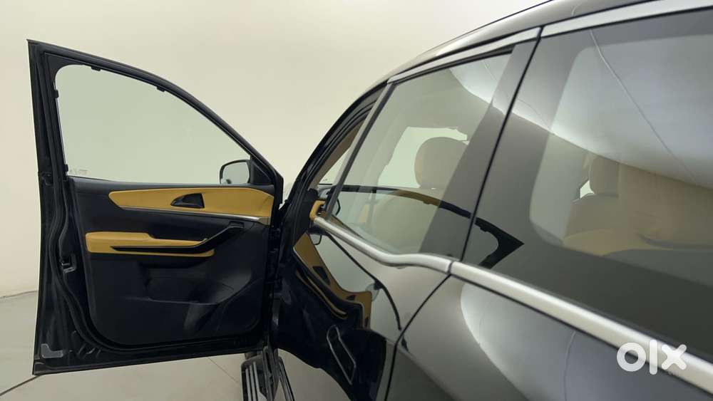 Mahindra Xuv700 2.2 Ax 5 Diesel At 7 Str, 2024, Diesel