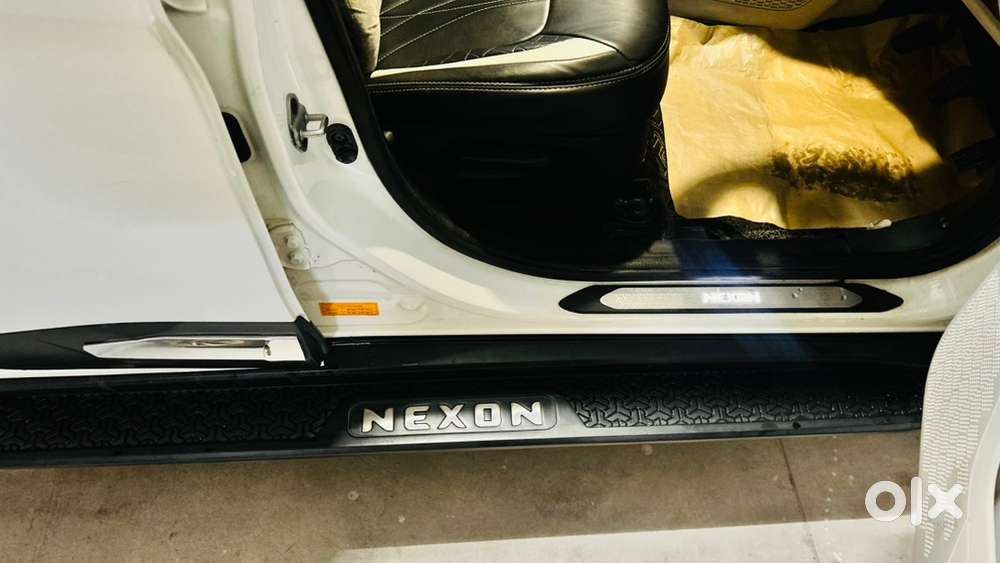 Tata Nexon Xz+s E20 | Excellent Mileage | 2.5 Yrs Old | Sunroof | 25k