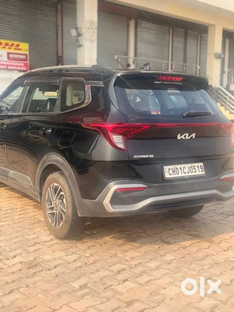 Kia Carens 2022 Diesel Well Maintained Black Color. Single Owner.