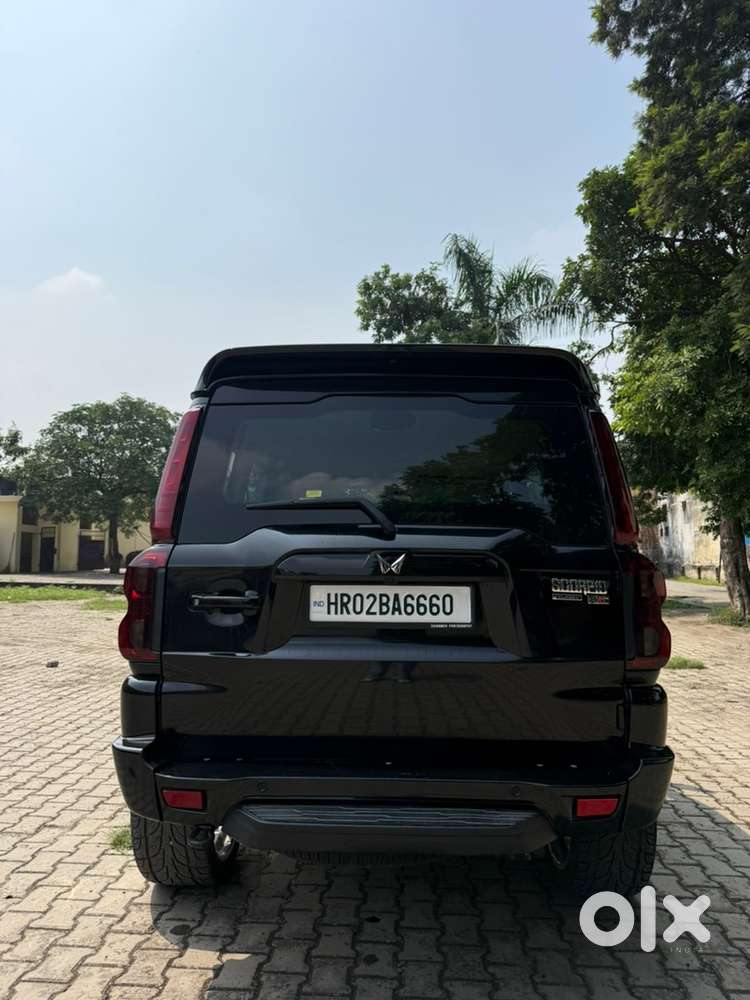 Scorpio Classic S11 2025 Captain Seat 24inch Alloy Tyre 14500km Driven