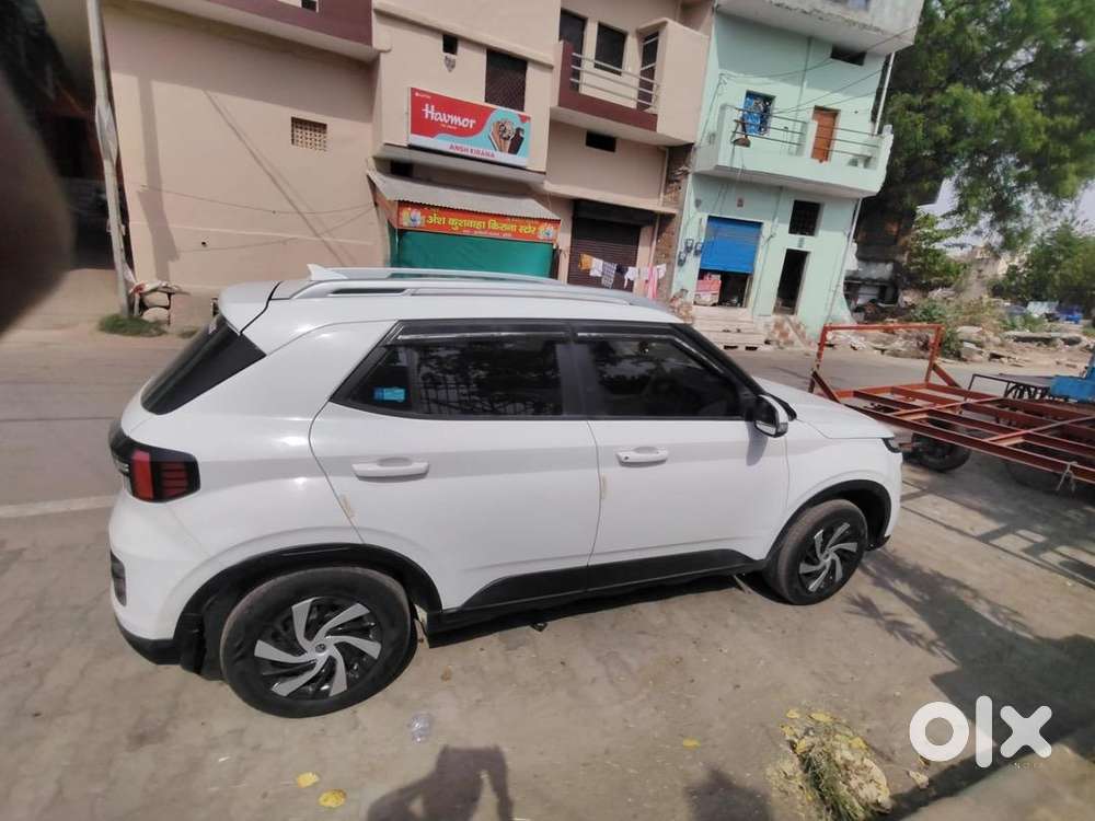 Hyundai Venue 2023 Petrol 30000 Km Driven