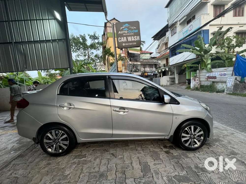 Well Maintained Honda Amaze With Loading