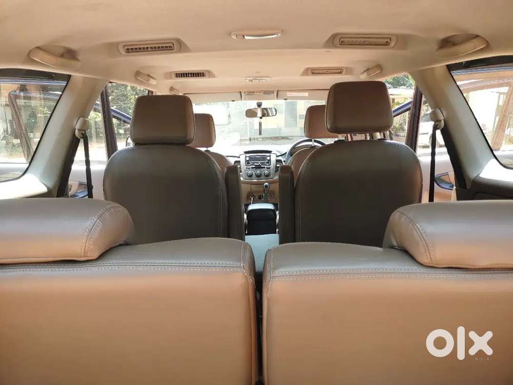 Toyota Innova Dec 2015 Model Diesel 128628 Km Driven