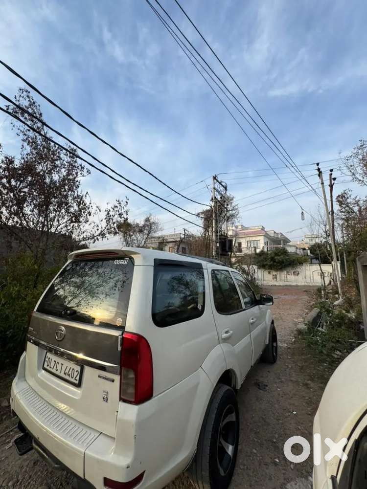 Tata Safari Storme 2015