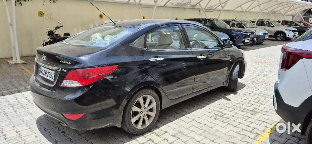 Well Maintained Hyundai Automatic Cng  Low Driven  Showroom Serviced