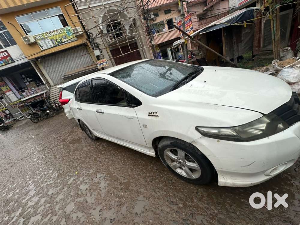 Honda City V At 2011 Km Driven