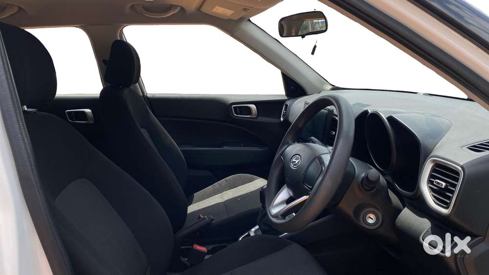 Hyundai Venue E, 2022, Petrol