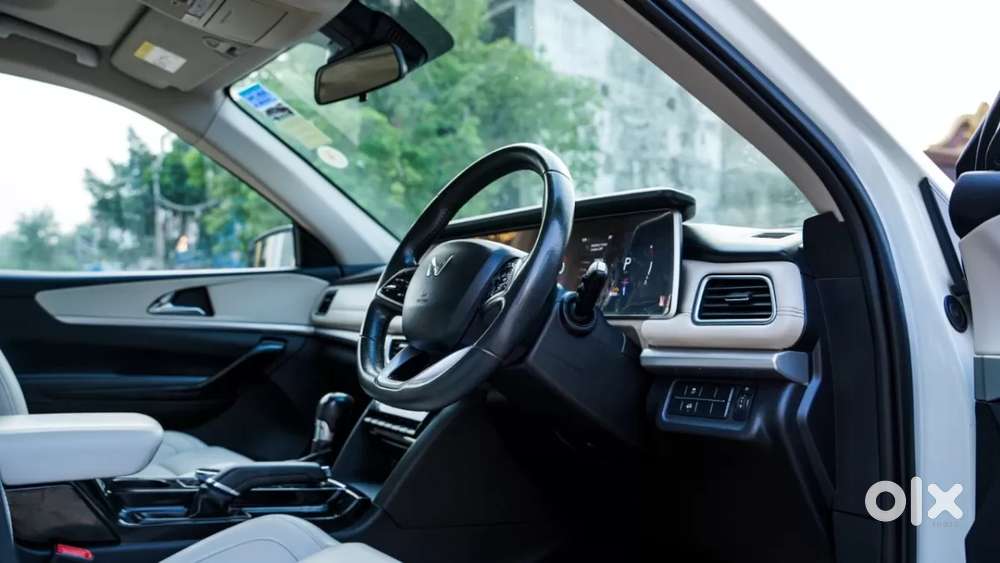Mahindra Xuv700 2.0 Ax 7 Petrol At Str, 2022, Petrol