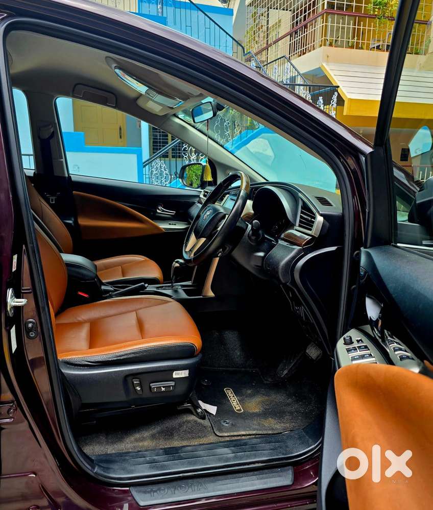 Toyota Innova Crysta 2.8 Zx At 7 Seater, 2016, Diesel