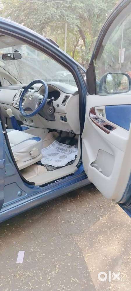 Toyota Innova 2.5 V 7seater Crysta Edition, 2012, Diesel