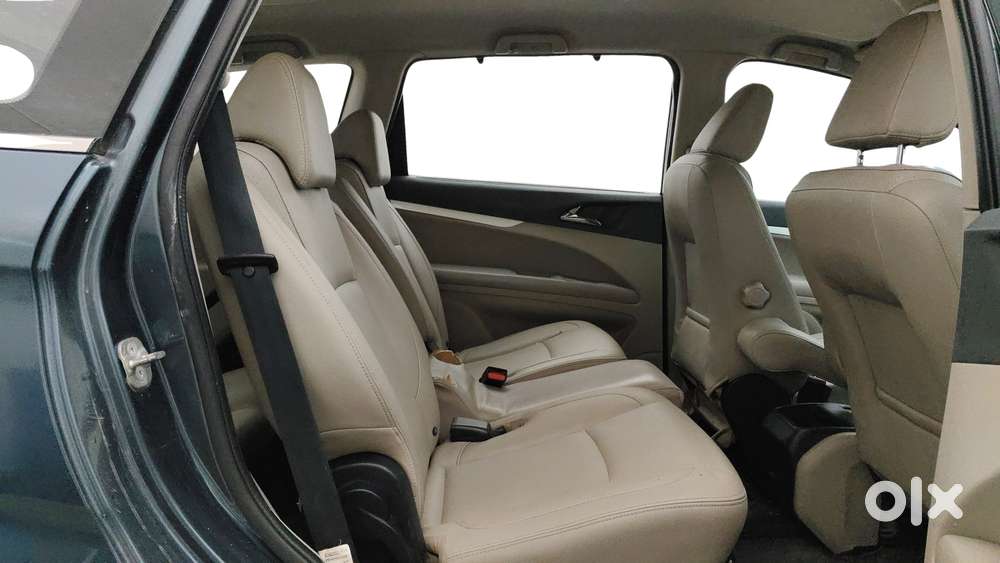 Mahindra Marazzo M8, 2018, Diesel