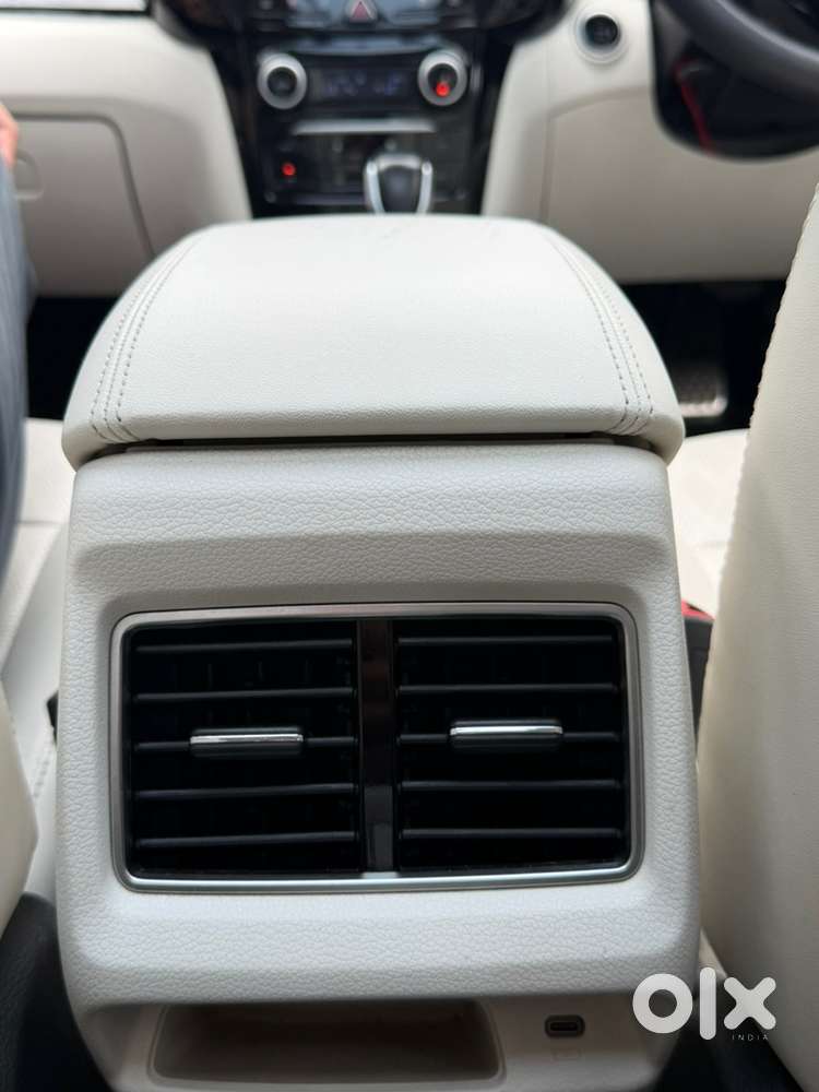 Mahindra Xuv 3xo Ax7 L At Tgdi 2025