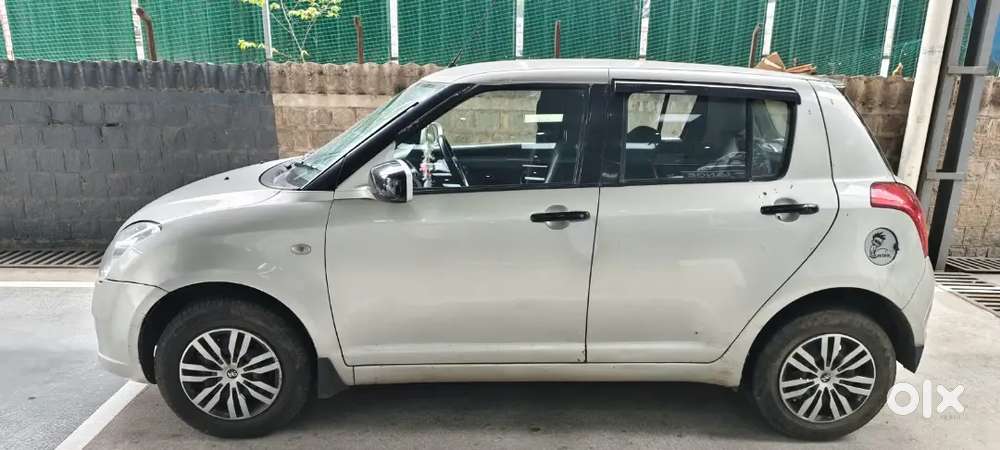 Maruti Suzuki Swift 2005 Petrol 146000 Km Driven