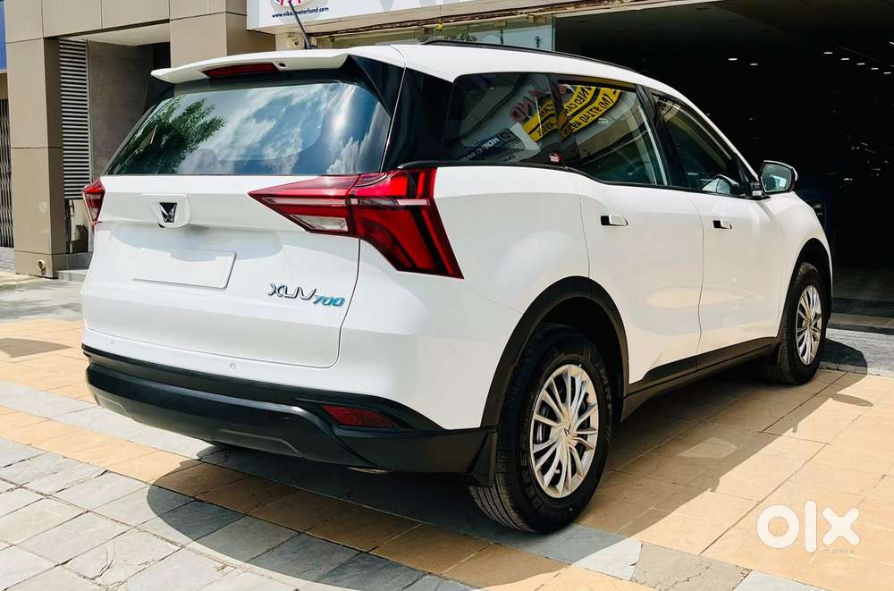 Mahindra Xuv700 Mx Petrol Mt 5 Str (e), 2022, Petrol