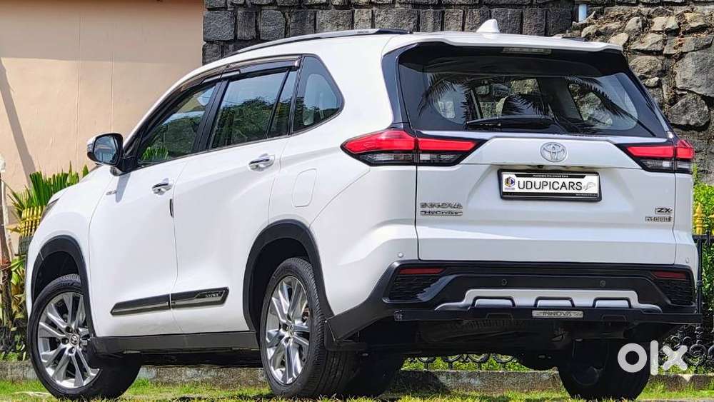 Toyota Innova Hycross 2.0 Zx (o) Hybrid 7 Str, 2024, Petrol