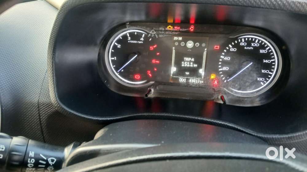Mahindra Bolero Neo N8, 2021