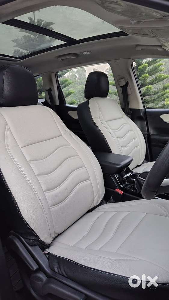 Mahindra Xuv700 Petrol 2022 Variant