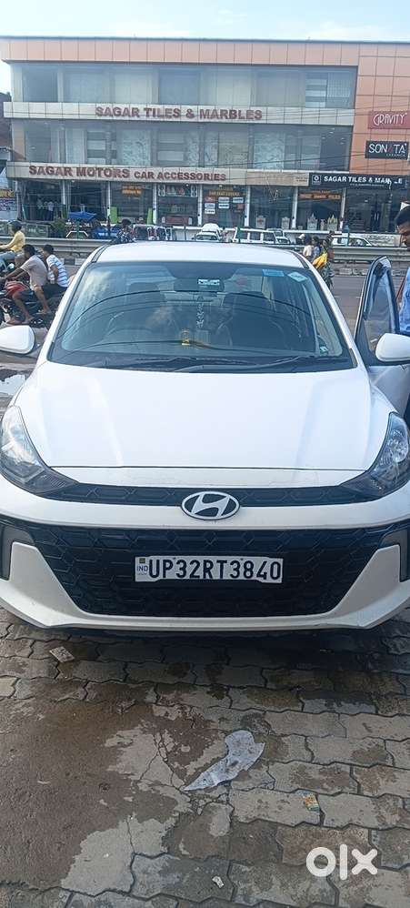 Hyundai Aura 2025 Cng